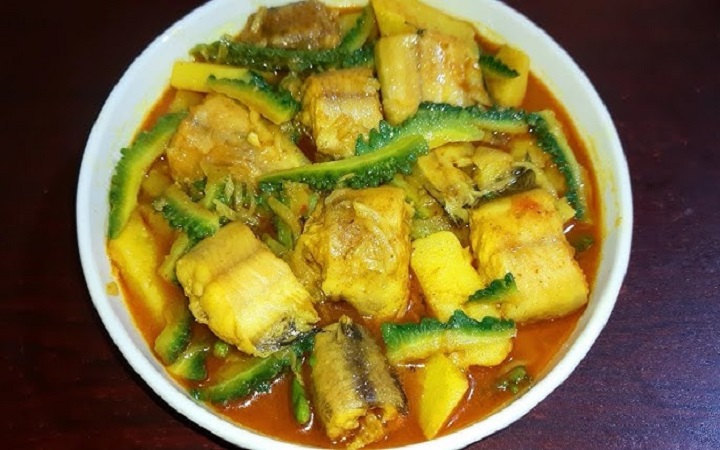 রেসিপি: করলা দিয়ে শিং মাছের ঝোল